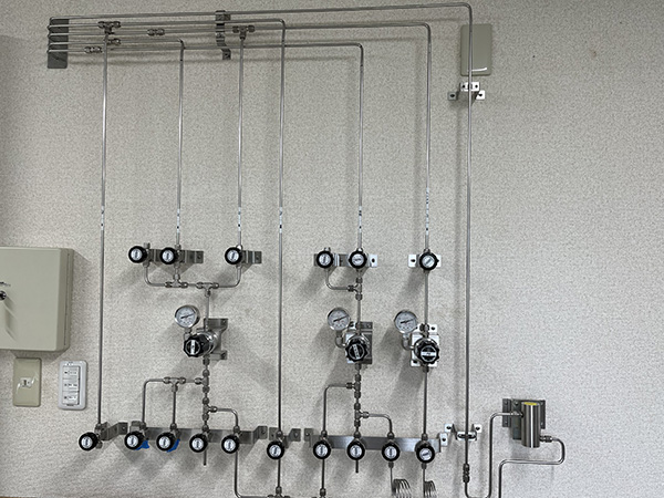 分析用ガス集合装置製作・配管工事②