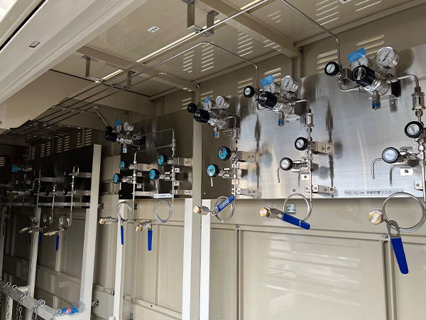 分析用ガス集合装置製作・配管工事③