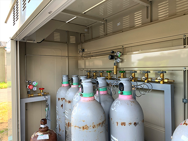 分析用ガス集合装置製作・配管工事④